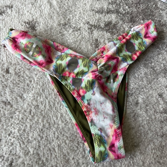 Floral Bikini - Picture 2 of 6
